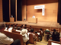 脚本家ジェームス三木さんが講演。