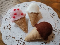 アイスクリームのフェルトブローチ♡