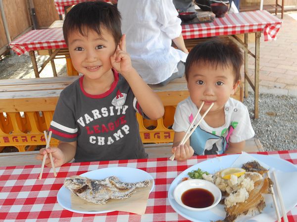 暑さを吹き飛ばせ！ 「浜名湖の魚つかみ体験」
