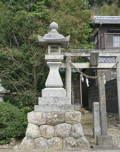 山宮神の秋葉山常夜燈